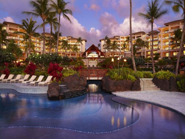 Luxury Vacation End Condo with Ocean Views and Pool