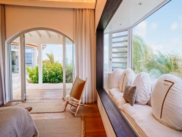 St. Barts Home 965400