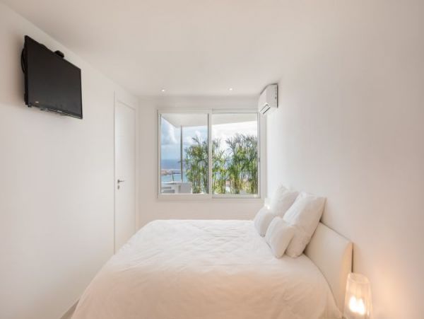 St. Barts Home 965406