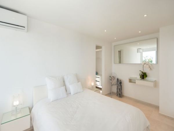 St. Barts Home 965406