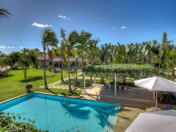 Spectacular Vacation Pool. Villa in Punta Cana Nine Bedrooms