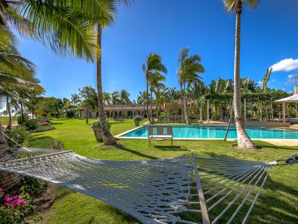 Spectacular Vacation Pool. Villa in Punta Cana Nine Bedrooms