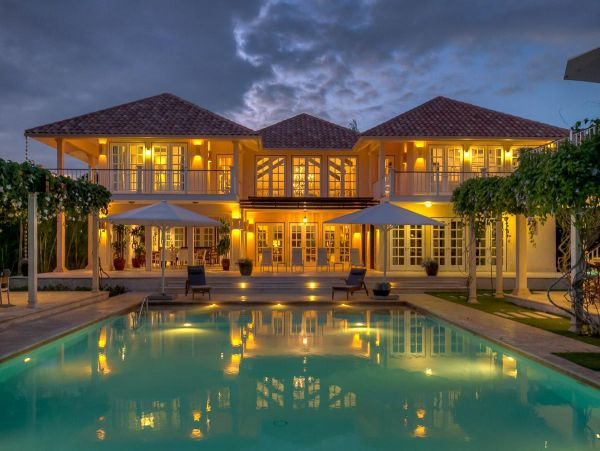 Spectacular Vacation Pool. Villa in Punta Cana Nine Bedrooms