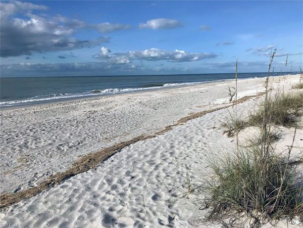 Gulf Front Two Bedrooms + Den Vacation Condo in Sanibel