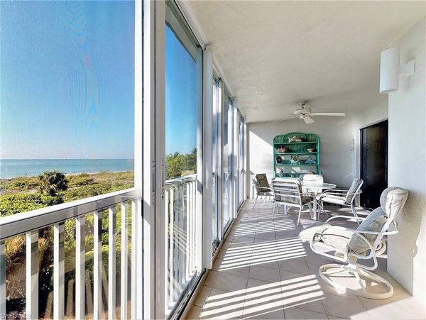 Gulf Front Two Bedrooms + Den Vacation Condo in Sanibel