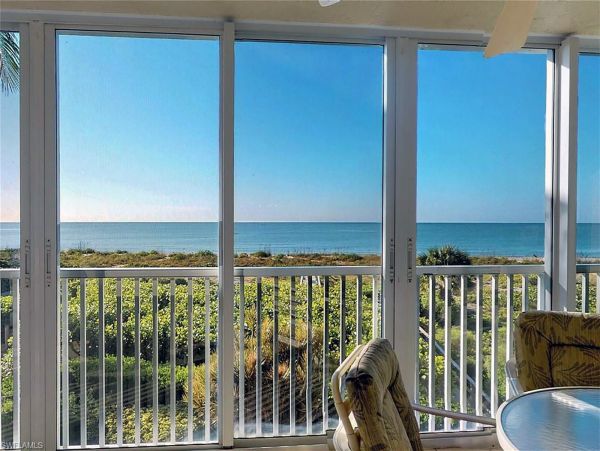 Gulf Front Two Bedrooms + Den Vacation Condo in Sanibel