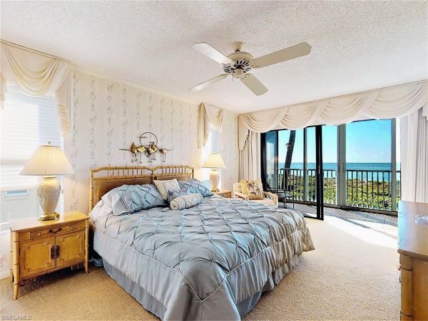 Gulf Front Two Bedrooms + Den Vacation Condo in Sanibel