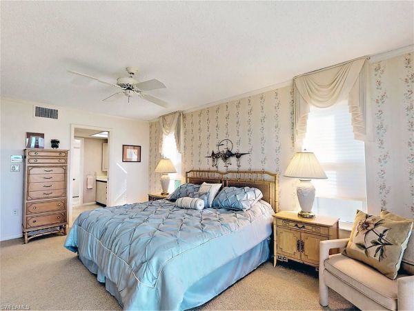 Gulf Front Two Bedrooms + Den Vacation Condo in Sanibel