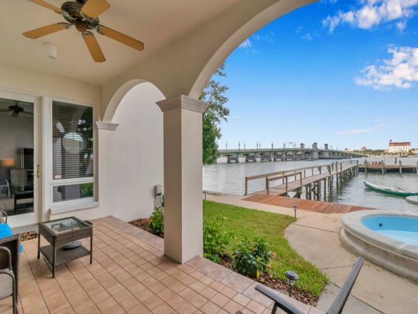 St. Augustine Home 965679