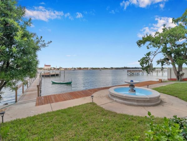 St. Augustine Home 965679
