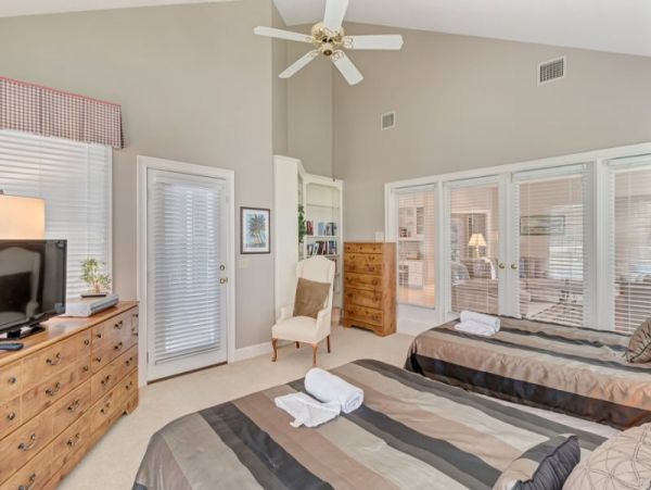 Luxury Ponte Vedra Beach Vacation Rental 5-Bedroom Coastal Home with Pool
