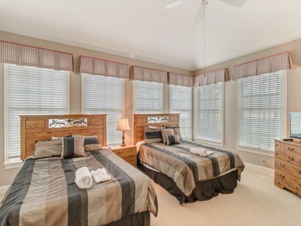 Luxury Ponte Vedra Beach Vacation Rental 5-Bedroom Coastal Home with Pool