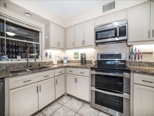 Vacation Condo for Rent on Bradenton Sleeps 6 Guests