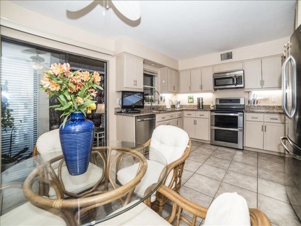 Vacation Condo for Rent on Bradenton Sleeps 6 Guests