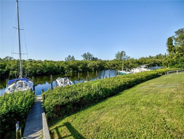 Vacation Condo for Rent on Bradenton Sleeps 6 Guests