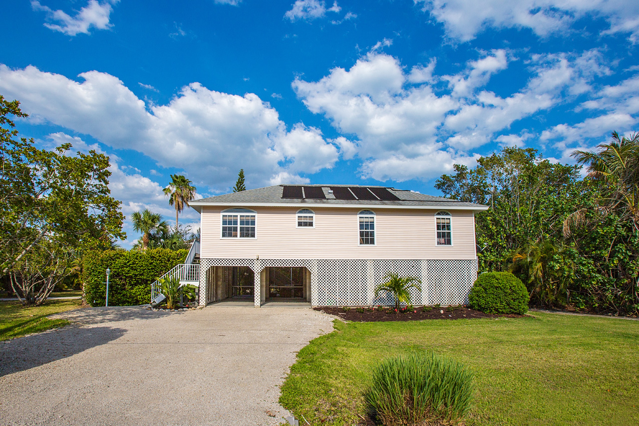 Walk to Beach Three Bedroom Rental Home in Sanibel