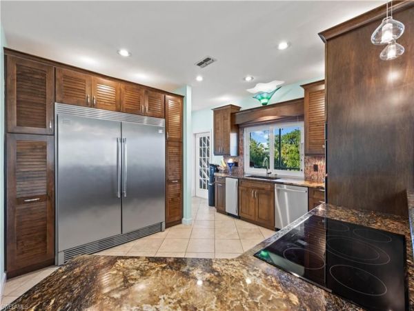 Walk to Beach Vacation Home in Sanibel