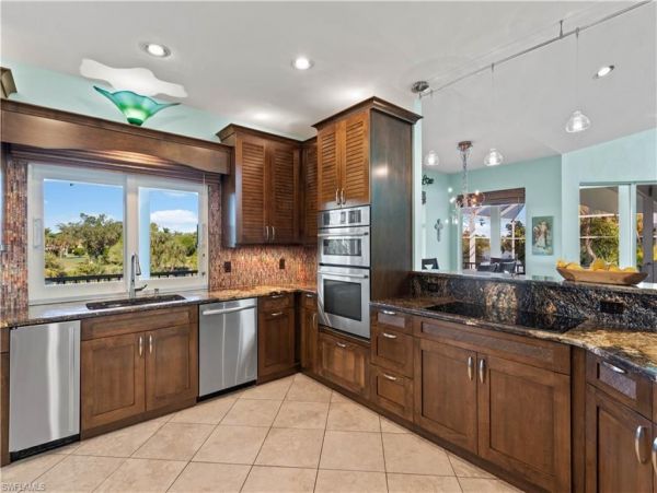 Walk to Beach Vacation Home in Sanibel