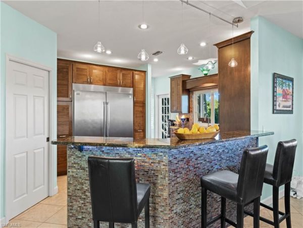 Walk to Beach Vacation Home in Sanibel