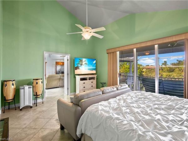 Walk to Beach Vacation Home in Sanibel
