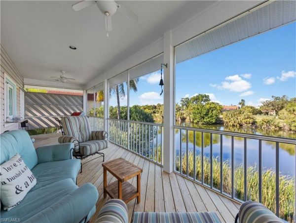 Walk to Beach Vacation Home in Sanibel