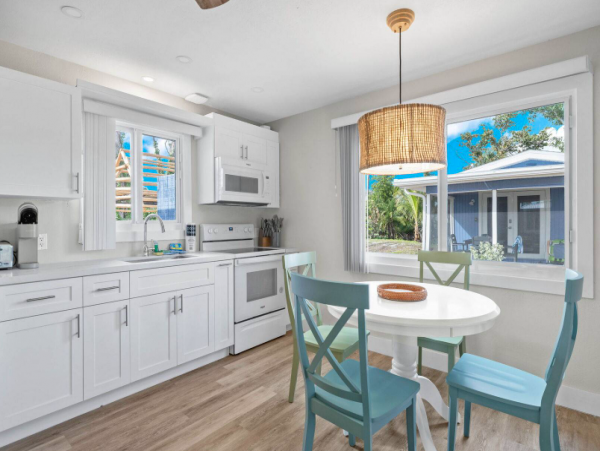 Charming Two Bedroom Coastal Cottage in Sanibel