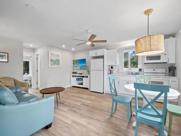 Charming Two Bedroom Coastal Cottage in Sanibel