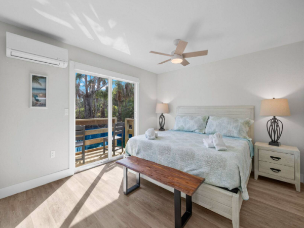 Charming Two Bedroom Coastal Cottage in Sanibel