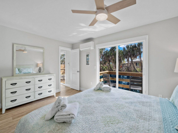 Charming Two Bedroom Coastal Cottage in Sanibel