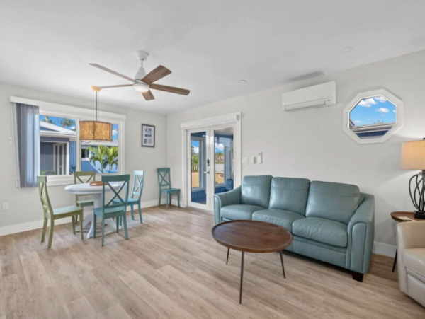 Charming Two Bedroom Coastal Cottage in Sanibel