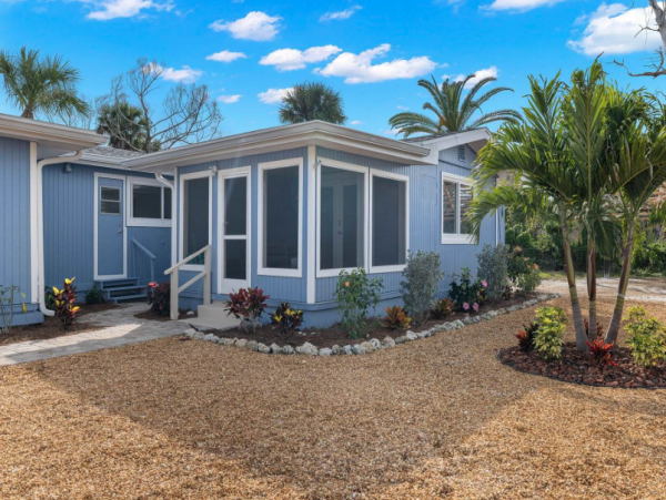 Charming Two Bedroom Coastal Cottage in Sanibel