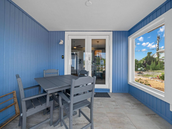 Charming Two Bedroom Coastal Cottage in Sanibel