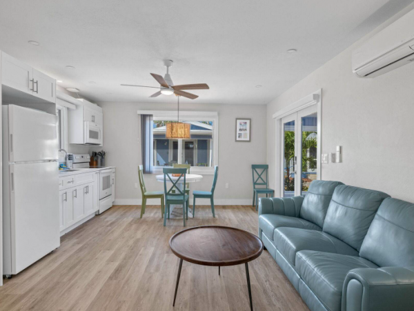 Charming Two Bedroom Coastal Cottage in Sanibel