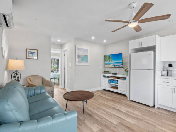 Charming Two Bedroom Coastal Cottage in Sanibel