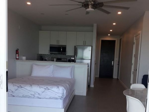 Beachfront Condos on Quiet Beach!
