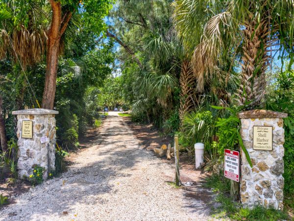 Sanibel Island Rental Adorable Stroll to beaches