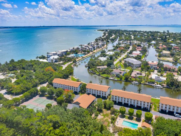 Sanibel Island Rental Adorable Stroll to beaches