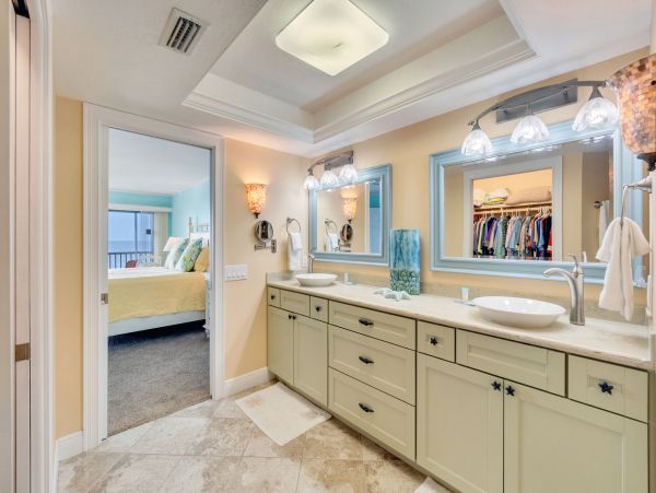 Great Gulf Front Expansive Condo Exquisite Gulf Views in Sanibel