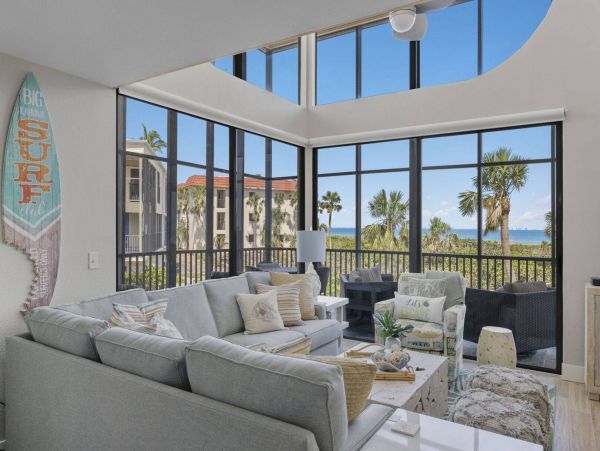 Sanibel Oceanfront Town Home With 3 Bedrooms