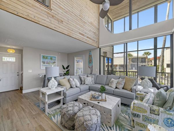 Sanibel Oceanfront Town Home With 3 Bedrooms