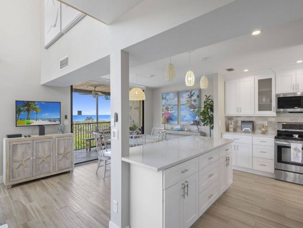 Sanibel Oceanfront Town Home With 3 Bedrooms