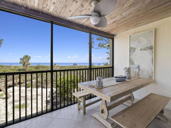 Sanibel Oceanfront Town Home With 3 Bedrooms