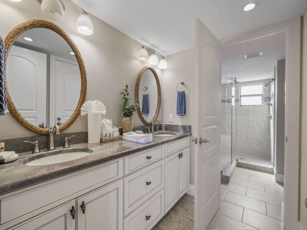 Sanibel Oceanfront Town Home With 3 Bedrooms