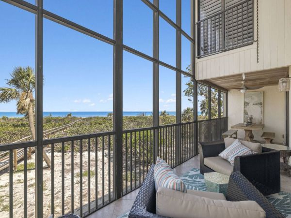 Sanibel Oceanfront Town Home With 3 Bedrooms