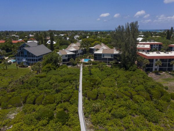 Sanibel Oceanfront Town Home With 3 Bedrooms
