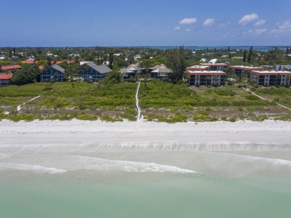 Sanibel Oceanfront Town Home With 3 Bedrooms
