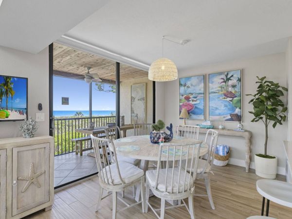 Sanibel Oceanfront Town Home With 3 Bedrooms