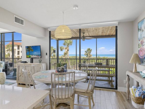 Sanibel Oceanfront Town Home With 3 Bedrooms