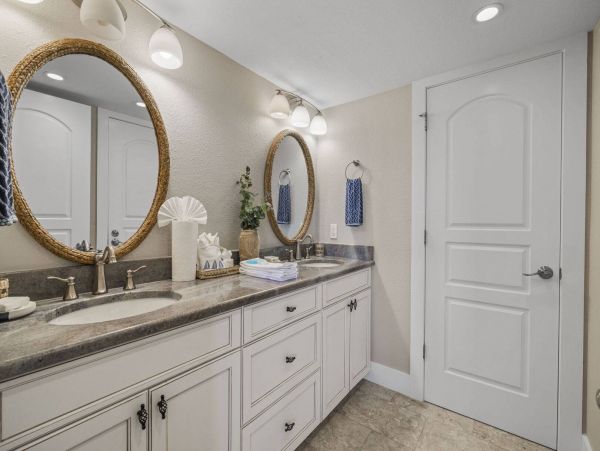 Sanibel Oceanfront Town Home With 3 Bedrooms