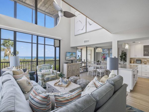 Sanibel Oceanfront Town Home With 3 Bedrooms